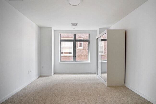 Building Photo - 425 Boylston St