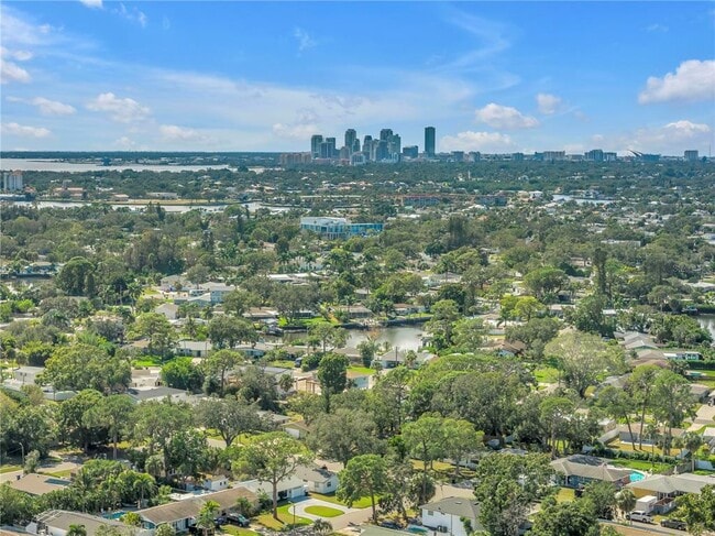 Foto del edificio - 4891 Venetian Blvd NE