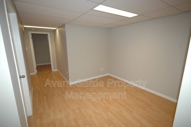 Photo du bâtiment - 16419-16105 105 Ave NW