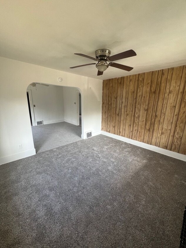Primary Photo - 3 Bedroom Single-Family Home – Freshly Upd...