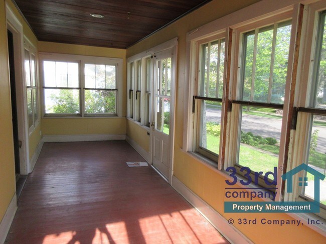 Building Photo - 1438 Breda Ave
