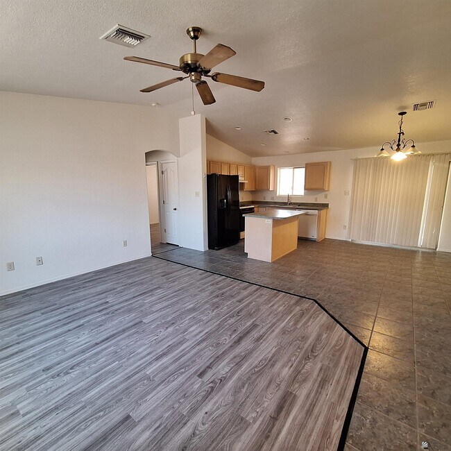 Foto del edificio - 2727 S Buffalo Ave