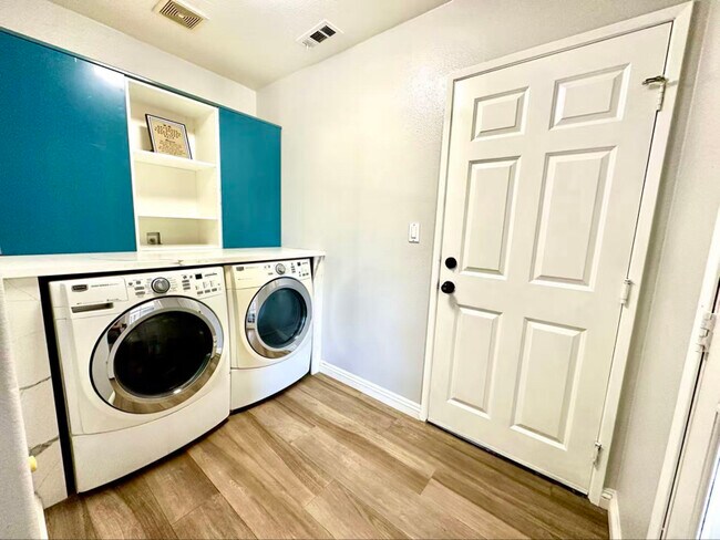 Foto del edificio - 16550 Sugar Ln