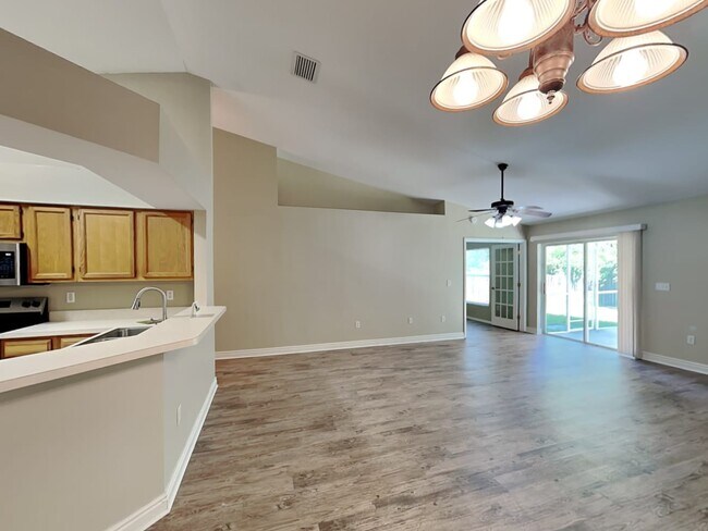 Building Photo - 27331 Coral Springs Dr