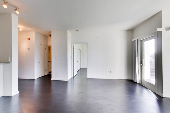 Building Photo - 1524 1st Ave