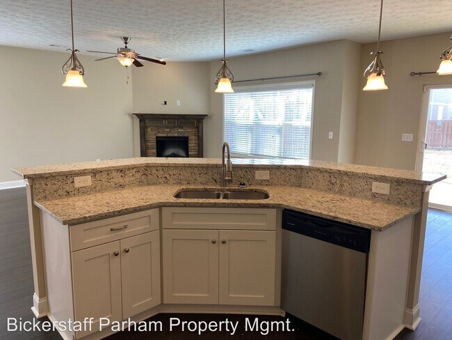 Building Photo - 4 br, 2.5 bath House - 7255 Double Pine Drive