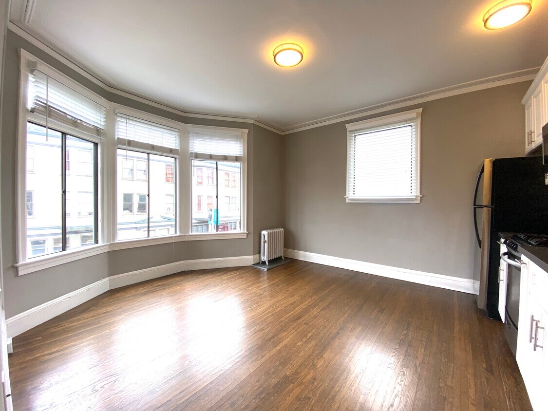 Primary Photo - 2055 Polk St