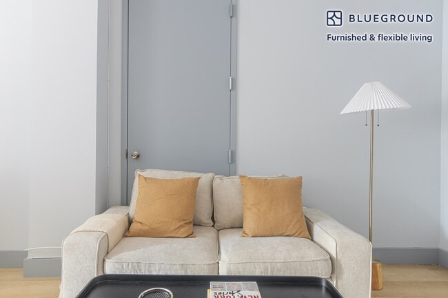 Building Photo - 161 W 54th St