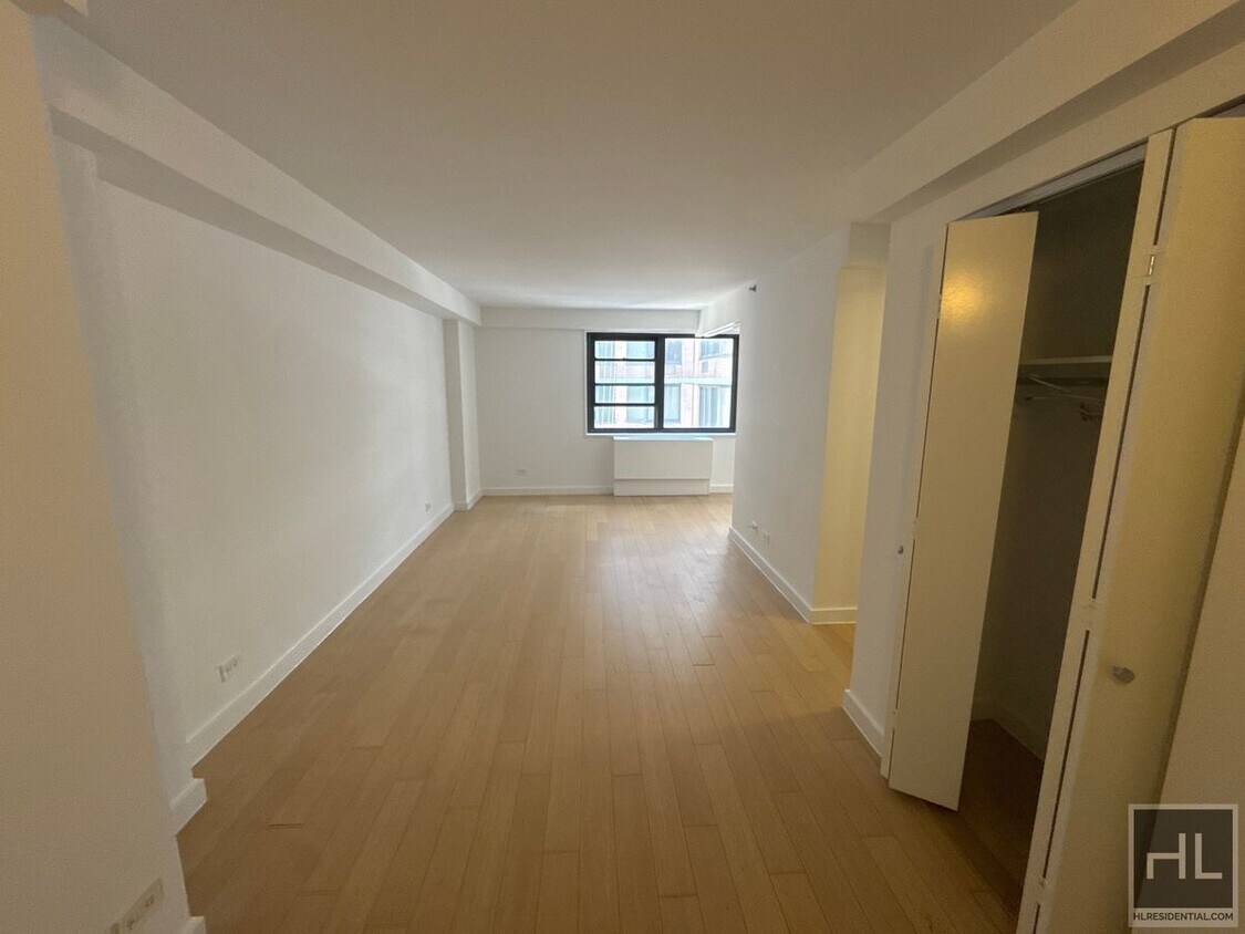 Primary Photo - East 39th Street