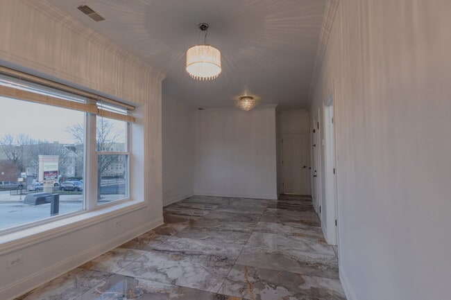 Building Photo - 6712 N Clark St