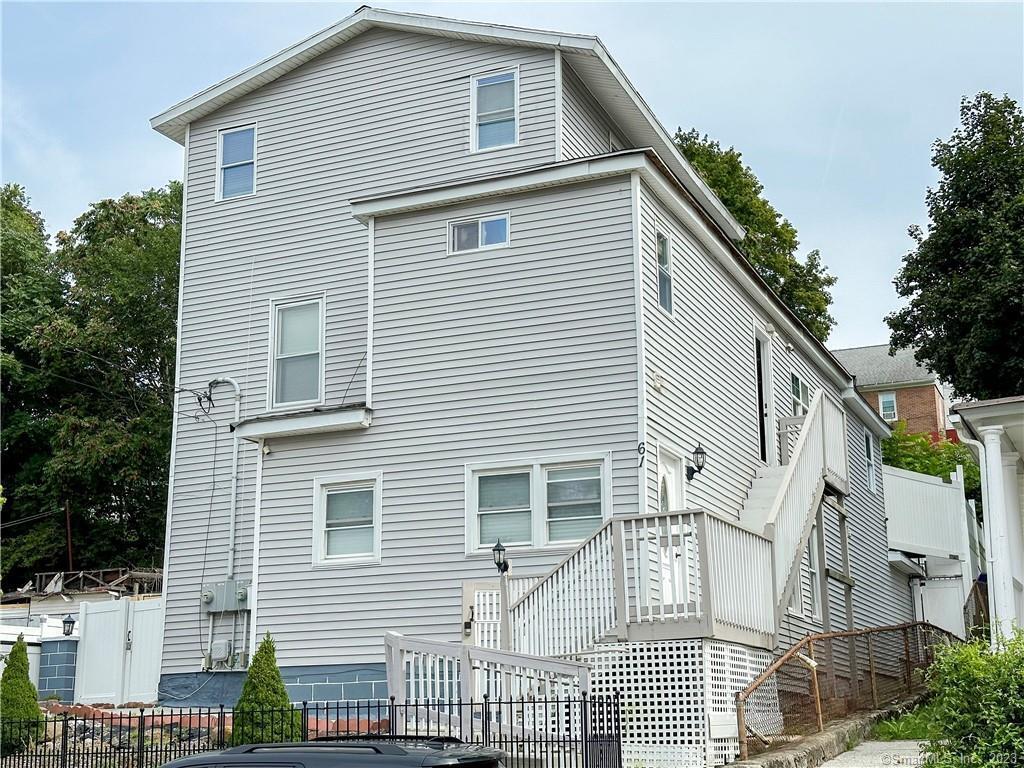 Primary Photo - 61 Oak St