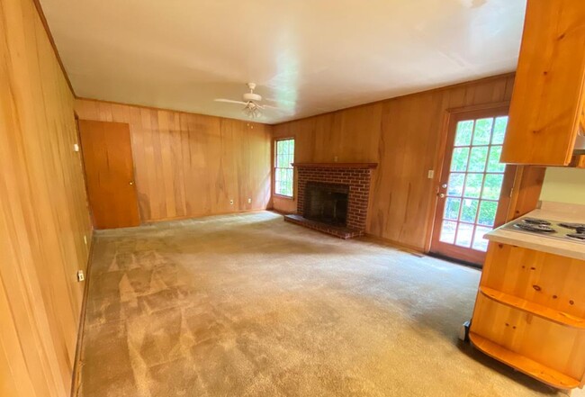 Building Photo - 140 Tuxedo Dr