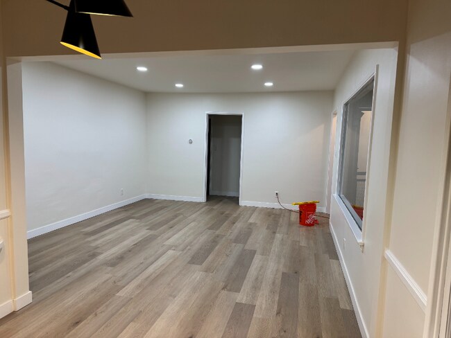 Building Photo - 13345 Burbank Blvd