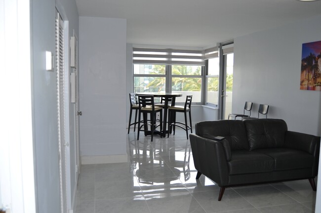 Building Photo - 2899 Collins Ave