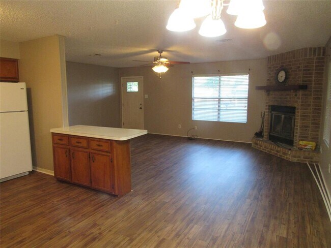 Building Photo - 225 Lakeview Pines