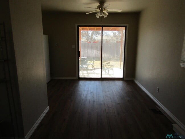Building Photo - 1801 W Hermosa Dr