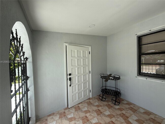 Building Photo - 8805 SW 43rd Terrace