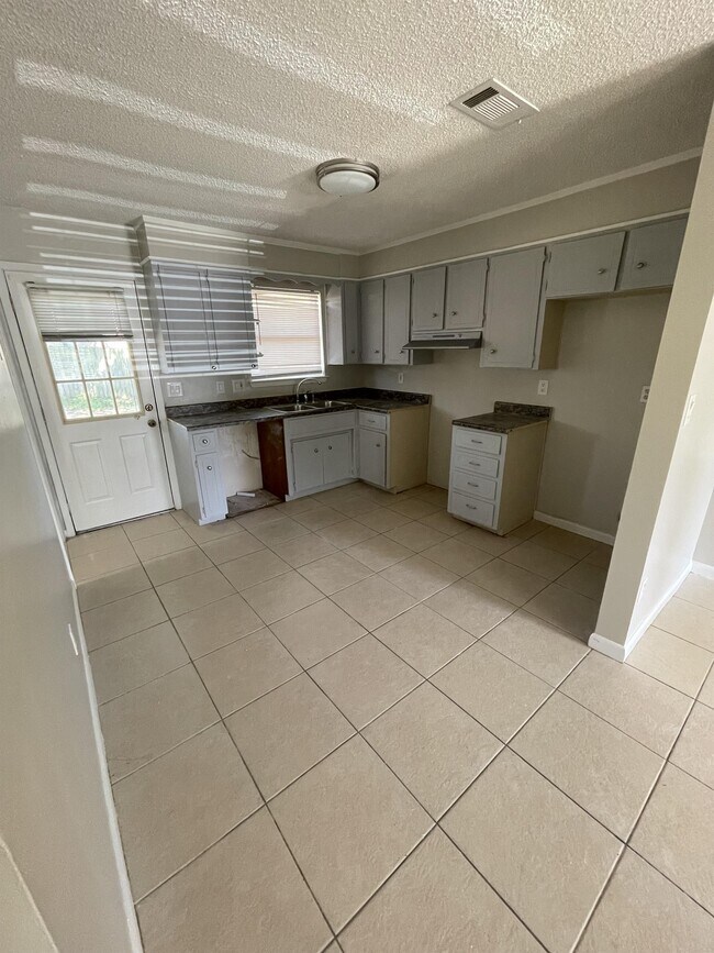 Building Photo - 4971 Yacht Harbor Dr