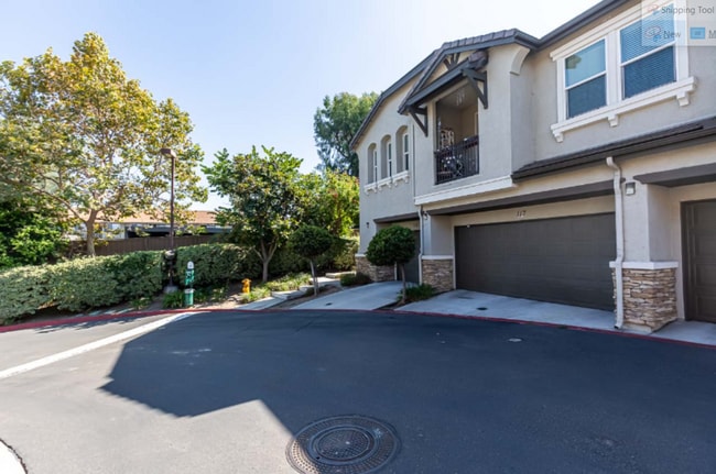 Building Photo - 425 S Meadowbrook Dr