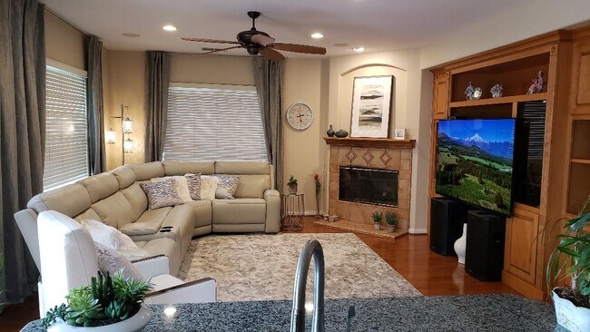 Family Room - 1744 Skimmer Ct