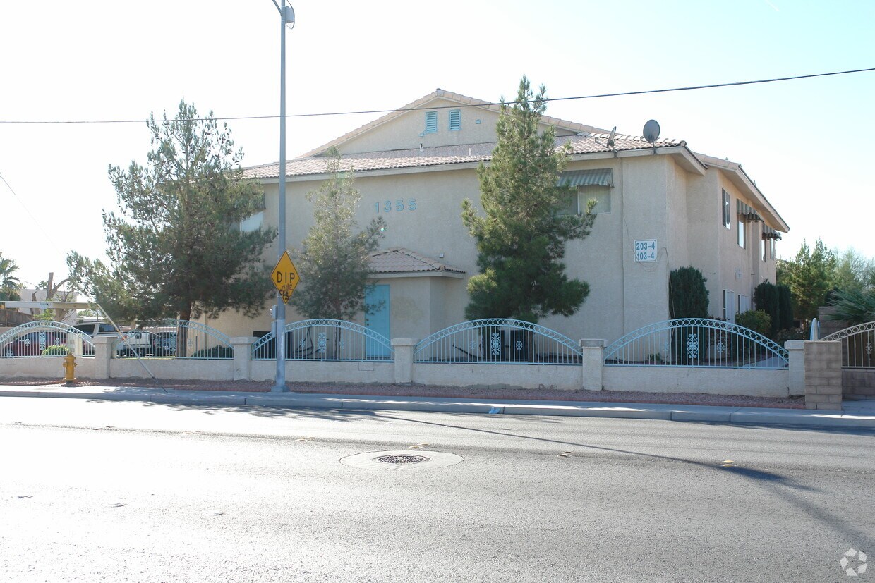 Foto del edificio - 1355 S Mojave Rd