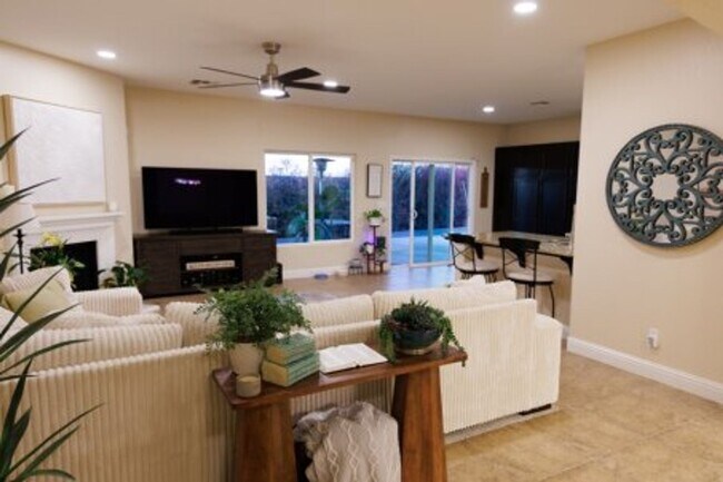 Foto del edificio - NW Visalia Home Coming Soon!