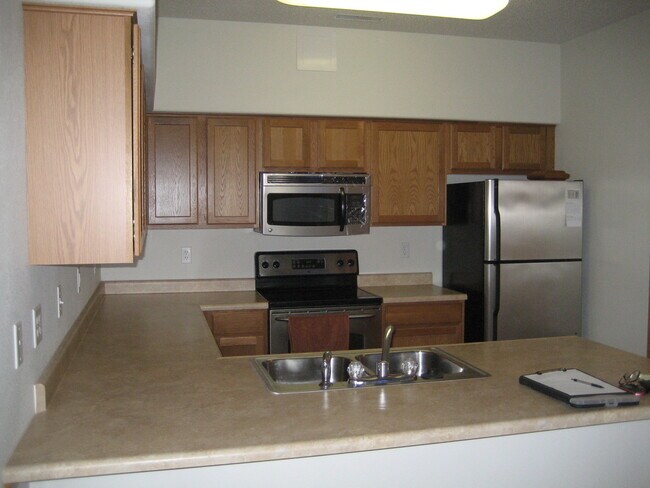 Foto del edificio - NEW LISTING!!!  Incredible 2 bedroom, 1 bath condo on Iowa City's east side