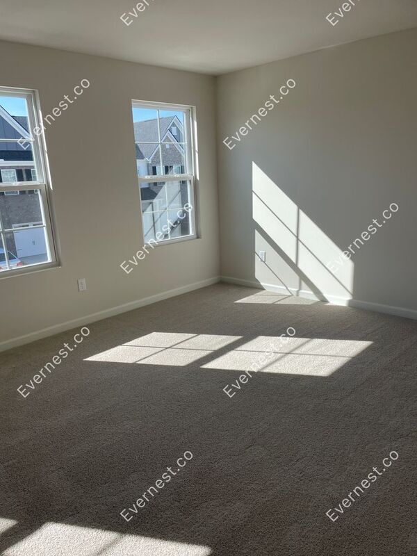 Building Photo - 329 Victoria Dr