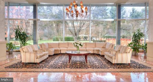 Foto del edificio - 4201 Cathedral Ave NW