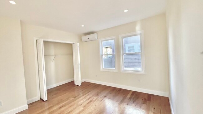 Building Photo - 11 Herbertson Rd