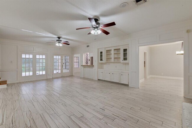 Building Photo - 931 Daria Dr