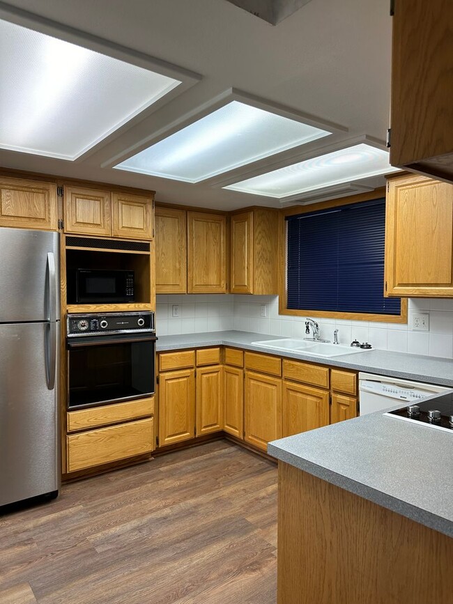 Building Photo - Single Family House in South Salem w/ Larg...
