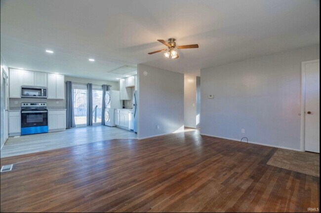 Building Photo - 3227 S Koldyke Dr