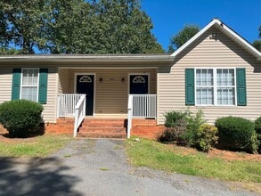 Building Photo - 2962 Forest Park Dr