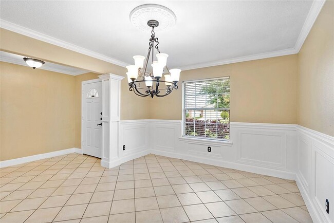 Building Photo - 7811 Fall Glen Dr