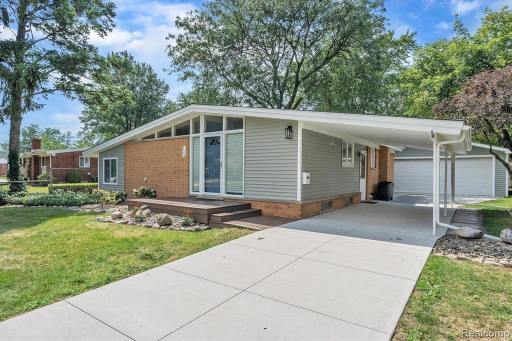 Primary Photo - 229 Redwood Dr