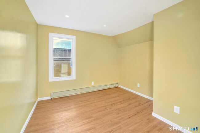 Foto del edificio - 27 Walnut Ave