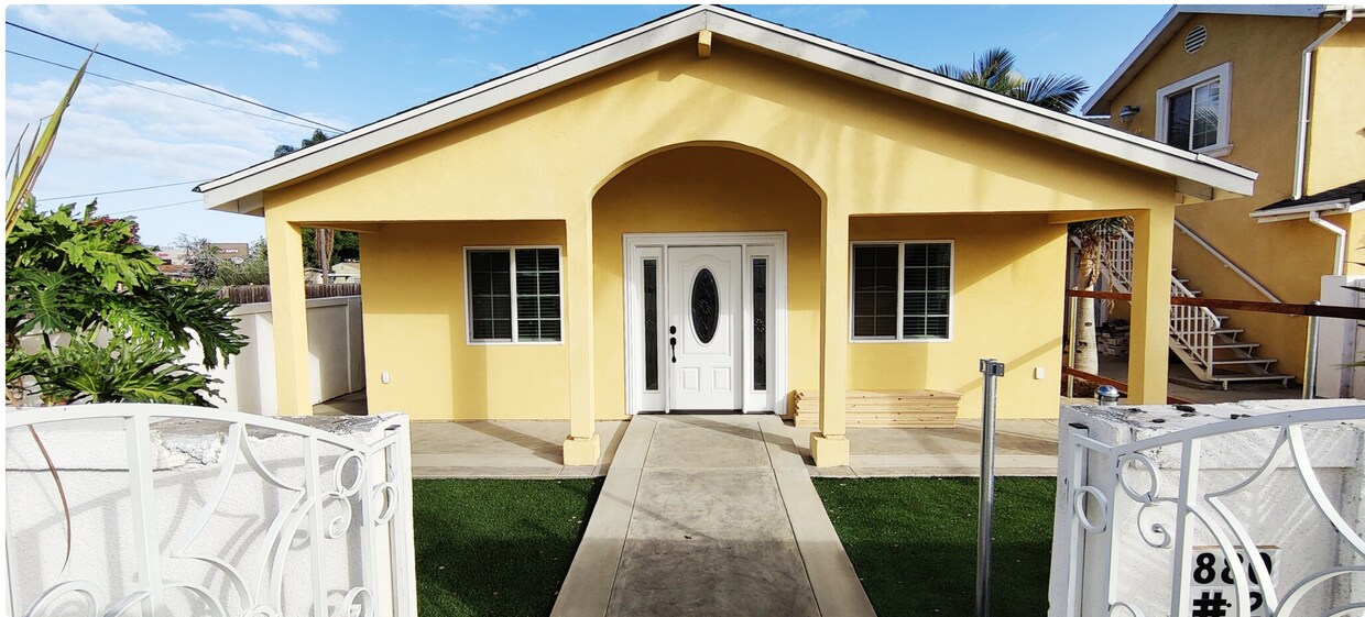 Front View - 880 Donax Ave
