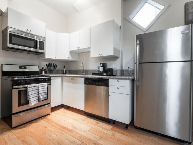 Foto del edificio - 1606 Pleasant St