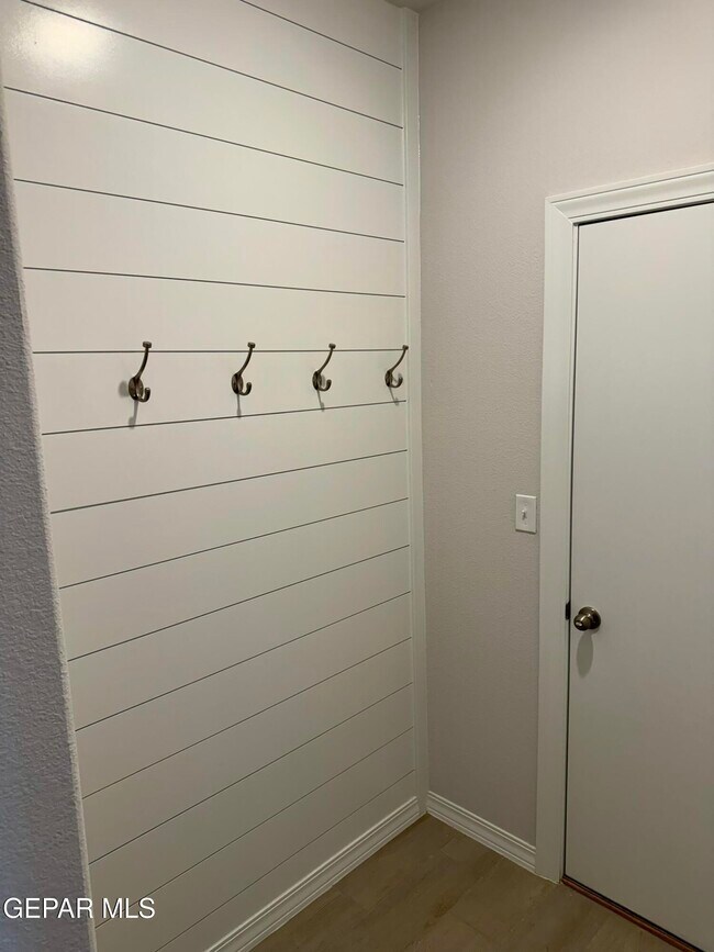 Foto del edificio - 7500 Enchanted Ridge Dr