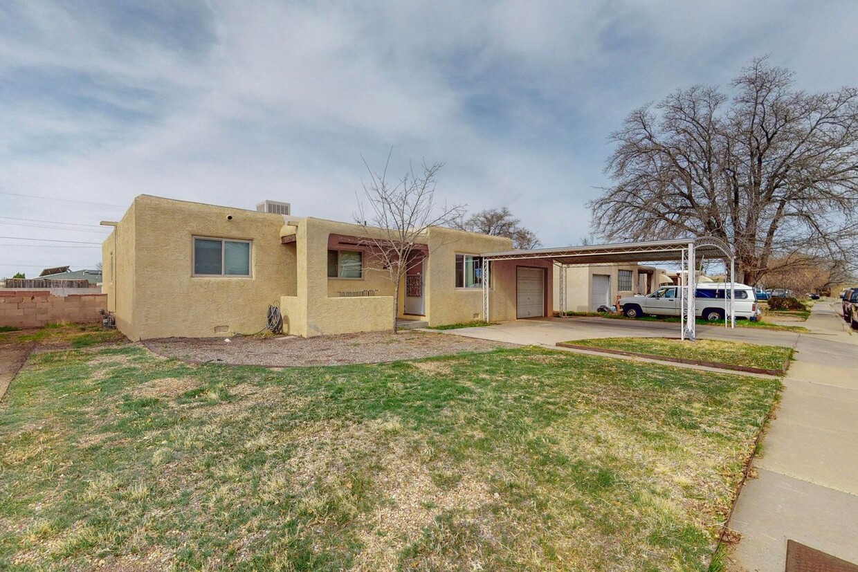 Primary Photo - Gated Newer Pueblo 3/BD 1.75/BA 1/CG 2/CP ...