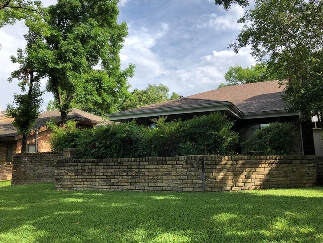 Building Photo - 5951 Glen Heather Dr