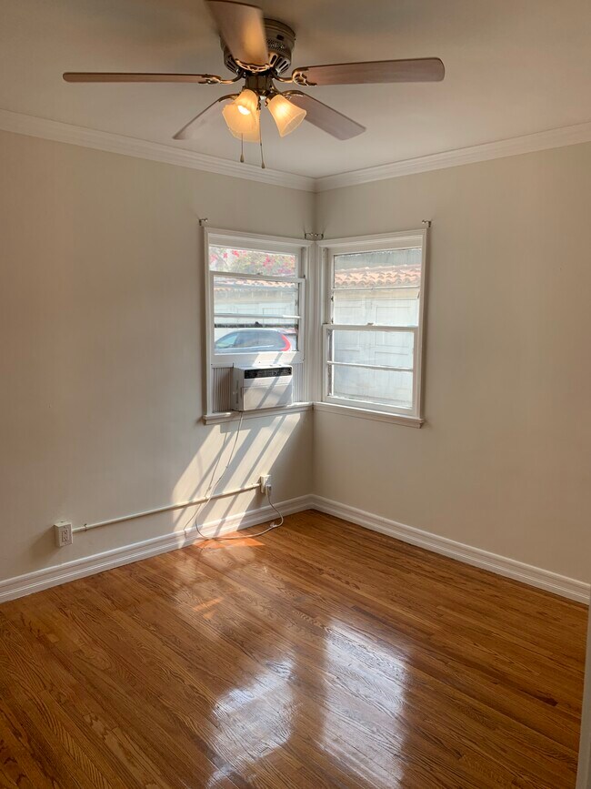Foto del edificio - 450 N Gardner St