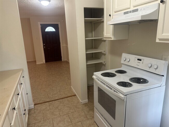 Foto del edificio - 9301 Chesterfield Dr