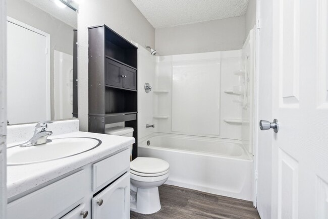 Interior Photo - Leavitt Street Apartments