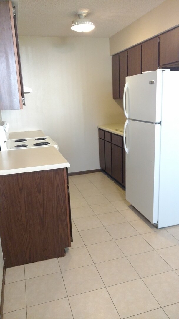 Building Photo - 3623 Ravenwood Cir