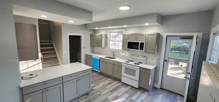 Building Photo - 85 Winspear Ave