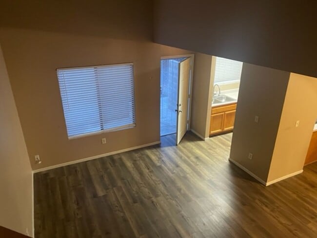 Foto del edificio - 8502 Laborough Dr