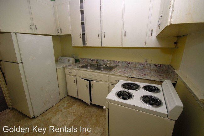 Building Photo - 2 br, 1 bath House - 811 E. Walnut St.