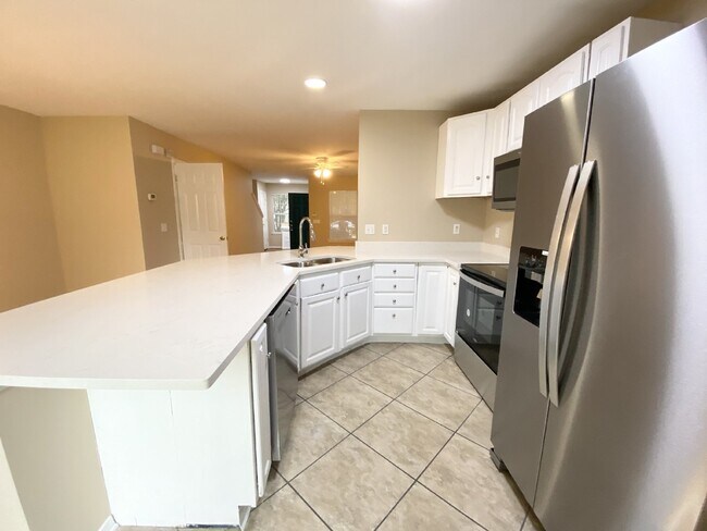 Building Photo - Renovated Townhome in Cypress Ridge!